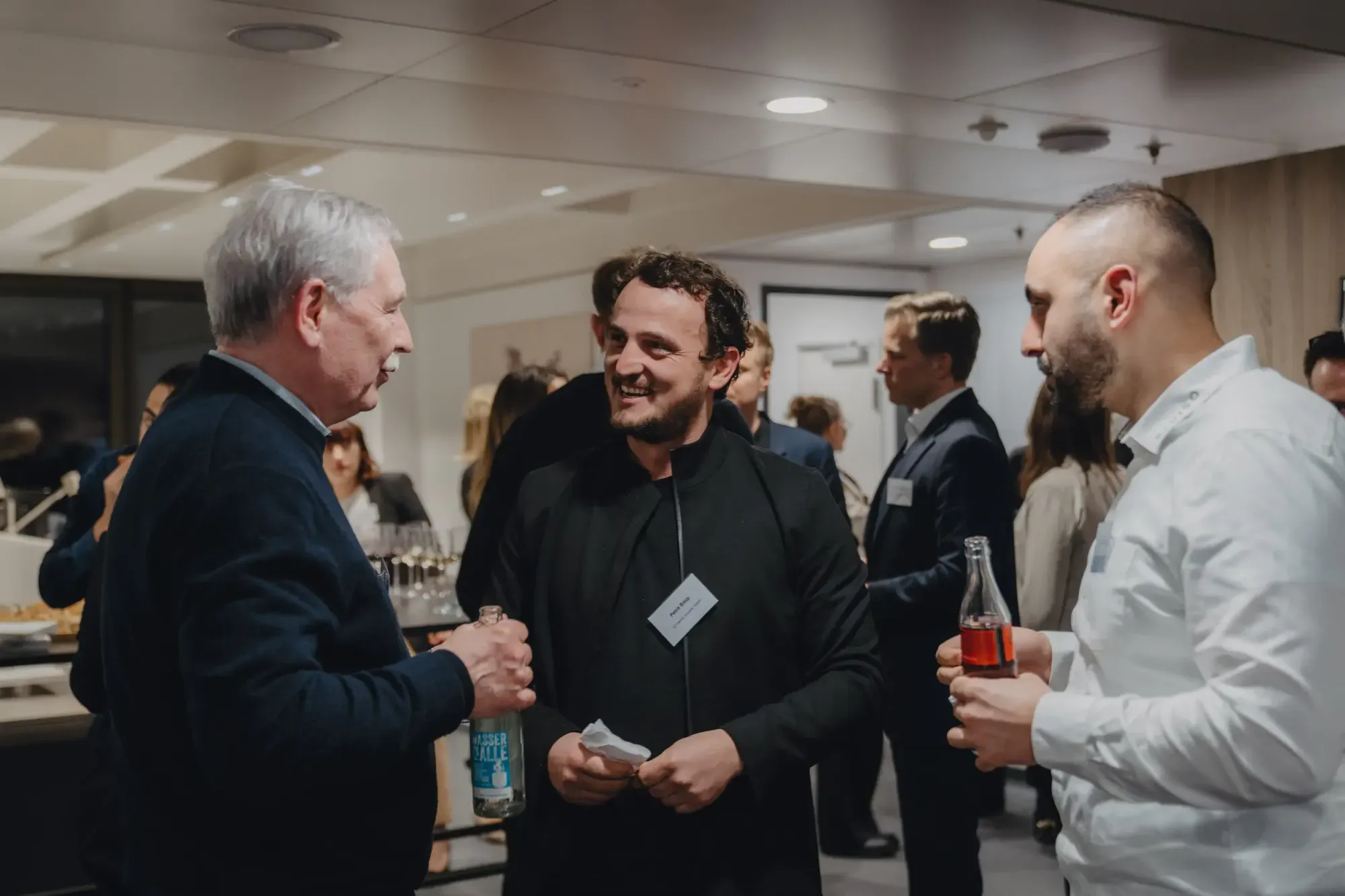 Gäste bei der professionellen KI-Veranstaltung von White Bird GmbH in Frankfurt