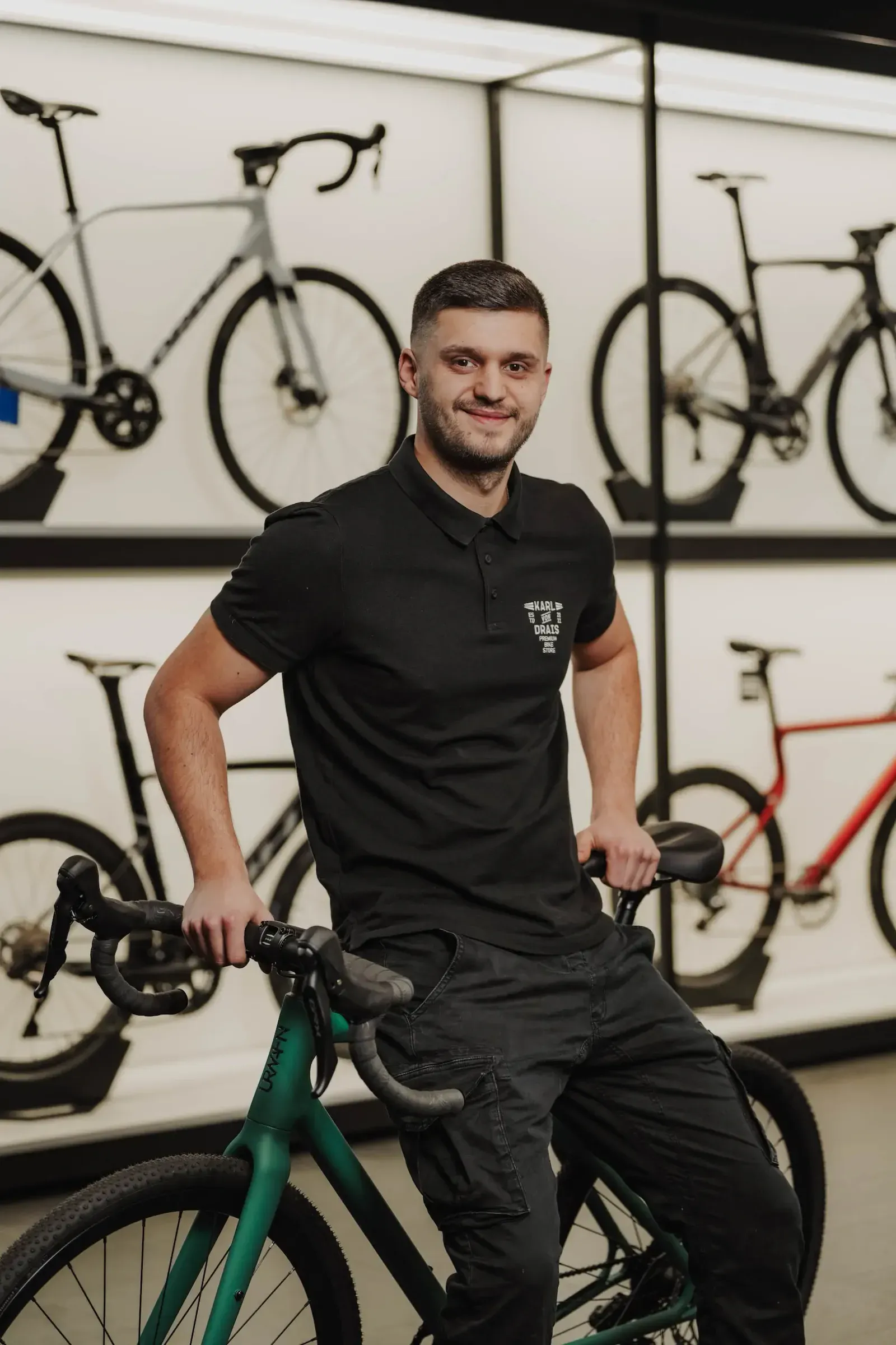 Professionelles Brandshooting KVD Bikestore – Employer Branding – Kreativkonzept Klein & Rose