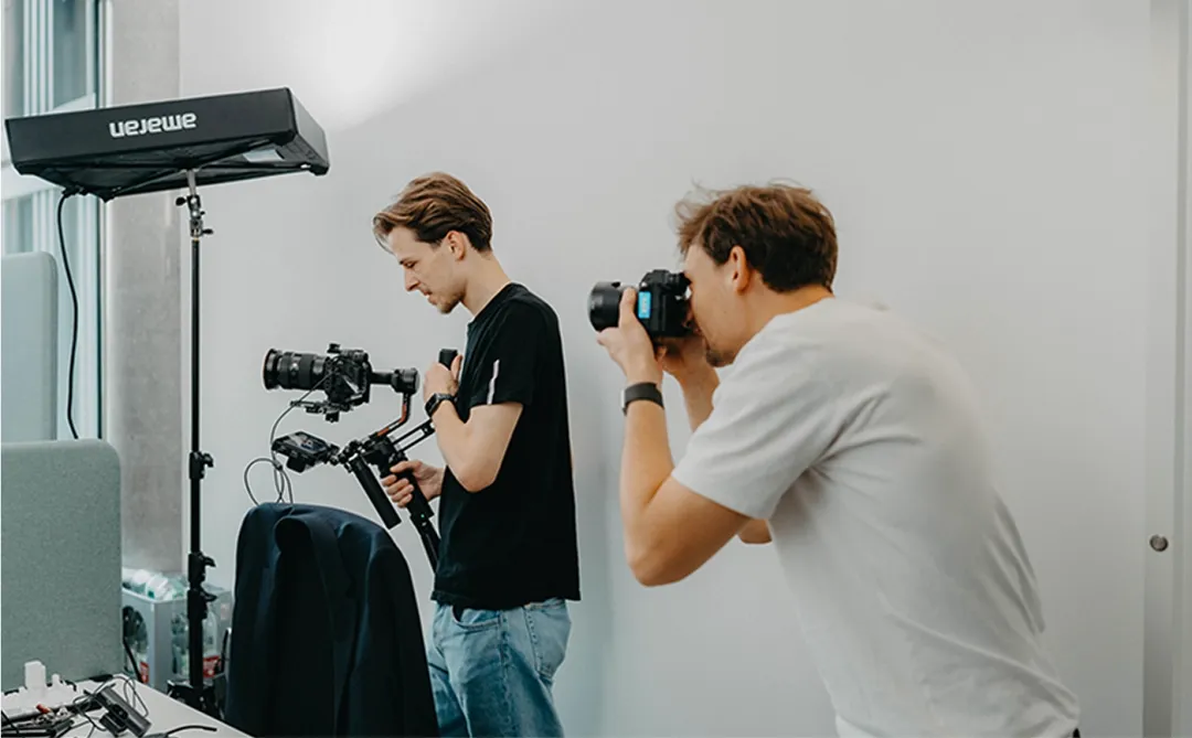 K&R behind the scenes: film team shooting outdoors